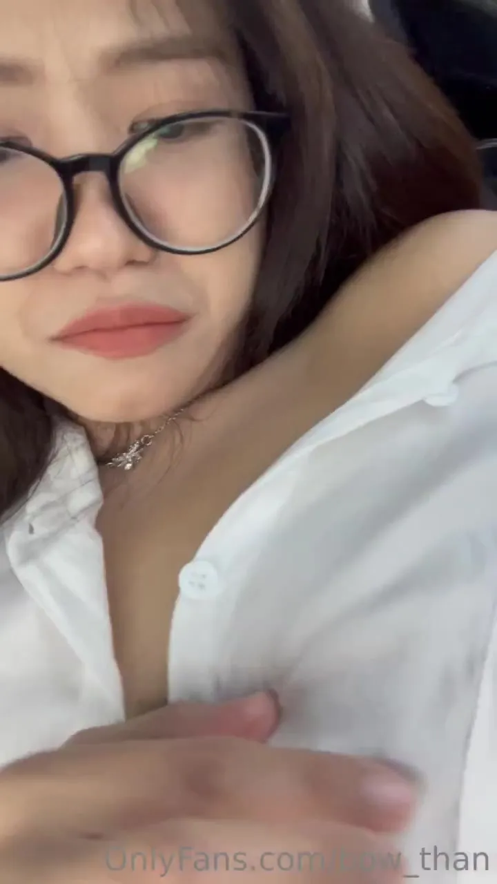 Bow_than tugs her top down and grins, moaning as a hand squeezes her shoulder in the car
