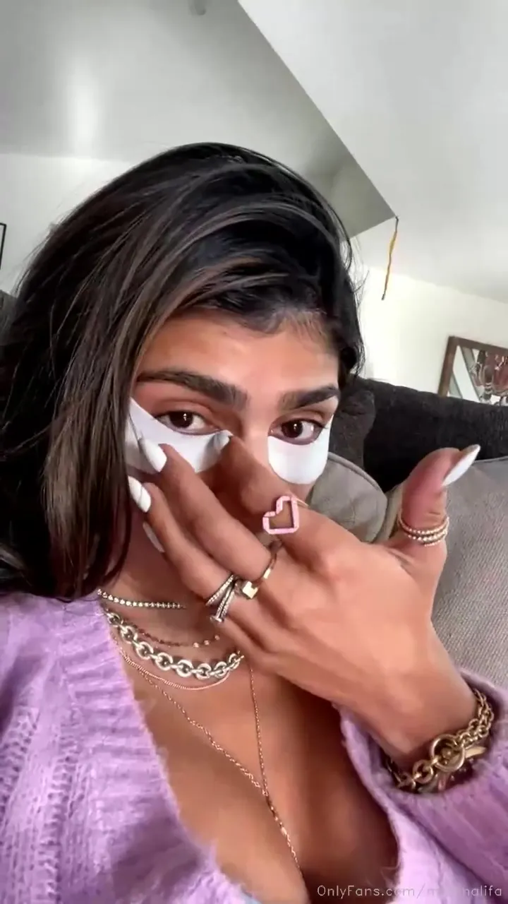 Sipping and chatting on the couch in pink loungewear, Miakhalifa wiggles her bare toes and smirks