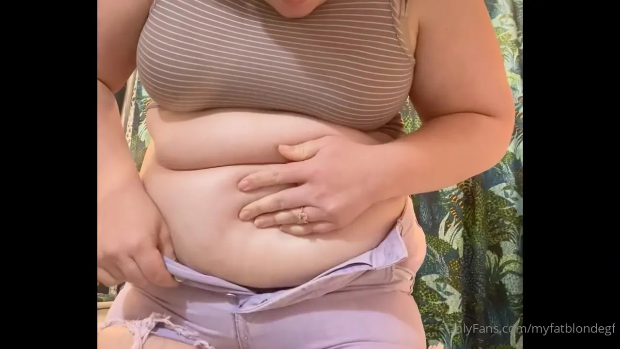Unbuttoning her frayed shorts and jiggling her soft belly, MyFatBlondeGirlfriend gets shameless