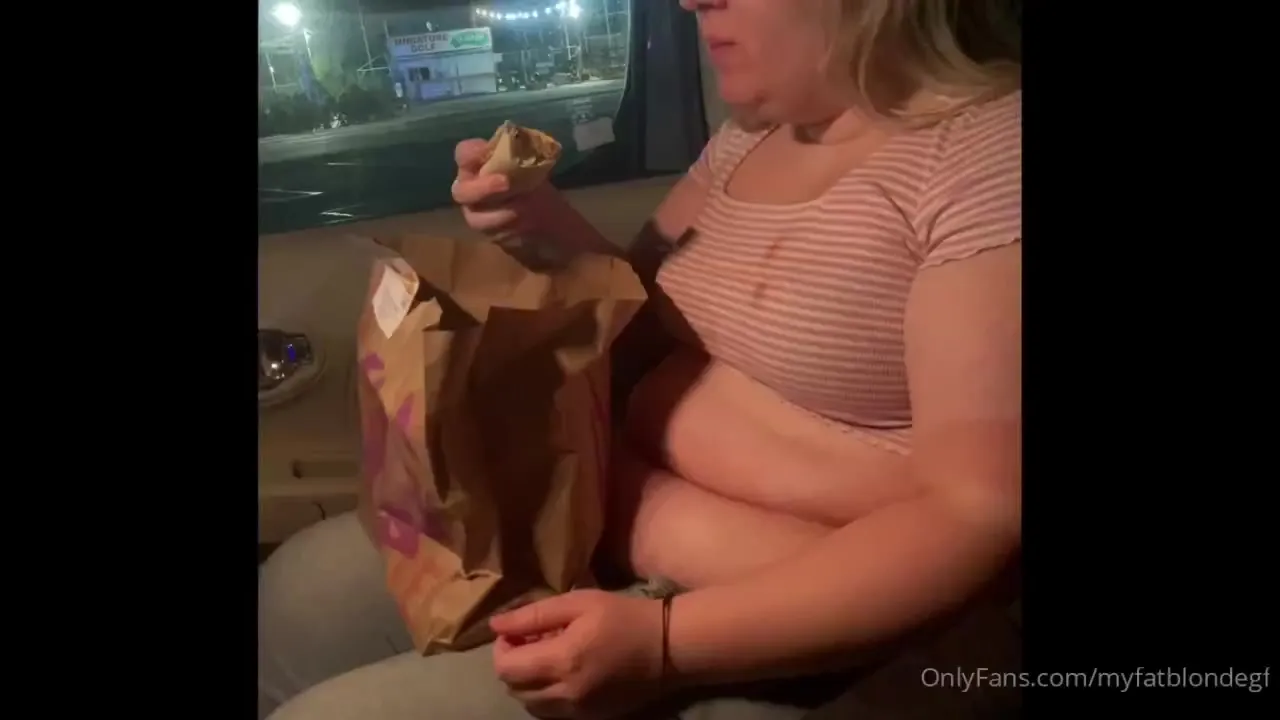Myfatblondegf rubs her soft belly and shakes all over in the passenger seat