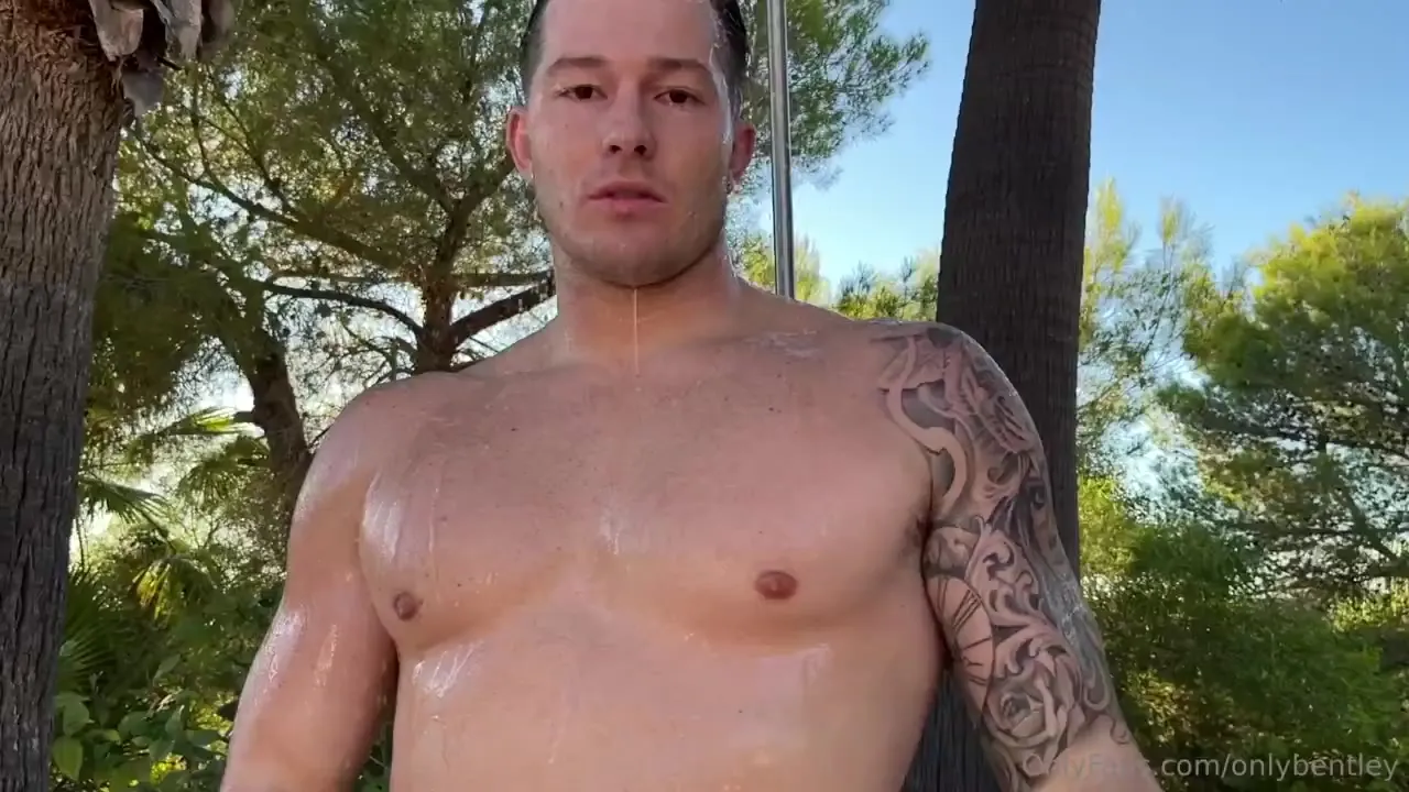 Natebharrisvip soaks his tattooed chest under the open sky, wet and shameless