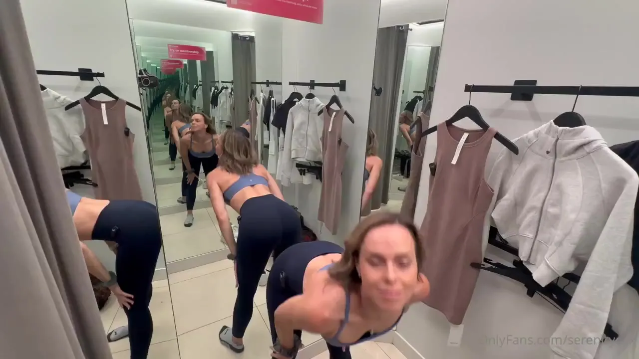 Serenitycox grins at her own reflection while her fingers work her slick pussy to a finish