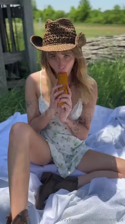 Tall grass and a cowboy hat, Livinia Roberts gets filthy fucking herself with corn