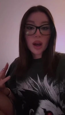 Chatting away in black glasses, Mikaela Testa keeps those rings flashing