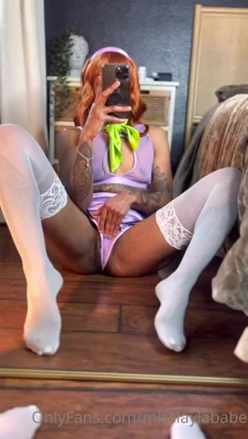Miss Layla opens her thighs in a lilac cosplay outfit and white lace stockings