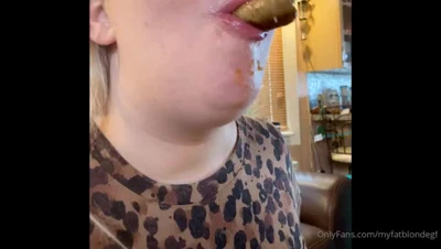 MyFatBlondeGirlfriend hikes up her leopard top and rubs her soft belly, hungry for more