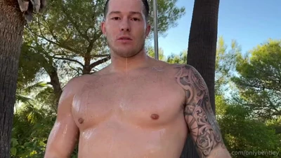 Natebharrisvip soaks his tattooed chest under the open sky, wet and shameless