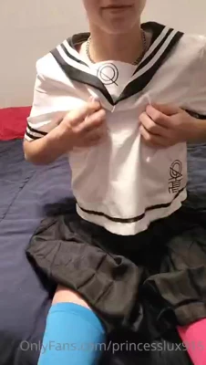 Bedroom schoolgirl Princesslux915 kneels bare in stockings, spreads her cheeks and plays with her hairy pussy