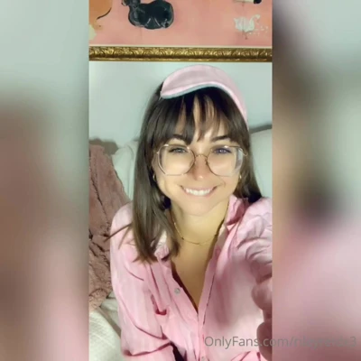 Unbuttoning her pajama top, Riley Reid fingers her hairy pussy with a grin