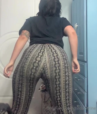 Sunny shakes all over, thick ass bouncing in printed leggings